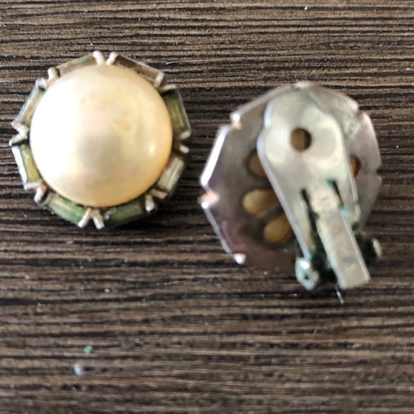 Vintage cream & sliver button clip on earrings - Picture 2 of 3